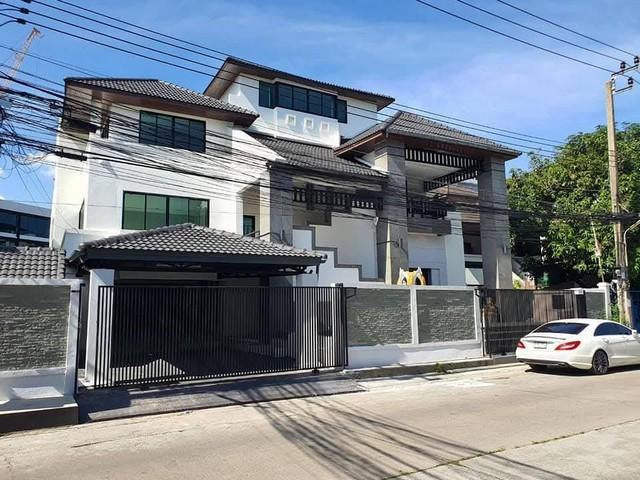 HR 9620 ให้เช่าสำนักงาน 4.5 ชั้น ทาวน์อินทาวน์ ถนนศรีวรา  วังทองหลาง จดบริษัทได้ รับต่างชาติ ใกล้ทางด่วน เอกมัย - รามอิทรา