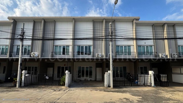 ทาวน์โฮม เฌอ วัชรพล ฟังก์ชั่น บ้านเดี่ยว ขายพร้อมผู้เช่า