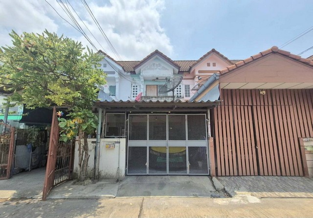 หมู่บ้านสุขสันต์ 9 ทาวน์โฮม 2 ชั้น ซอยเพชรเกษม 110 หนองแขม  ราคาพิเศษ แหล่งชุมชน เปิดกว้างสำหรับเจรจา พร้อมพิจารณาทุกข้อเสนอ