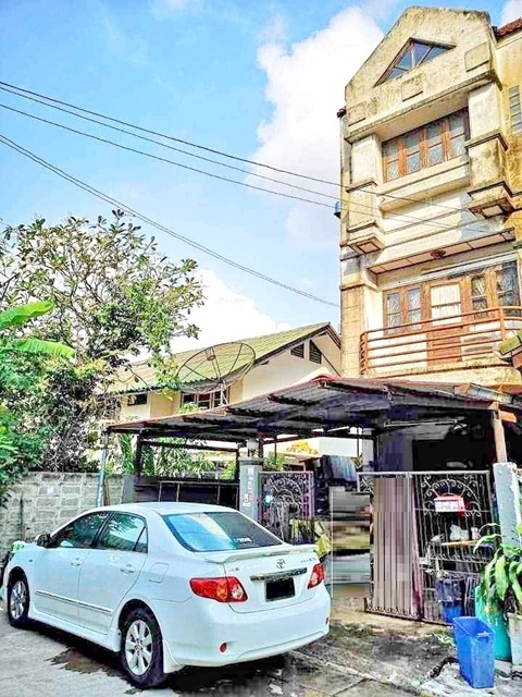 สวนสยาม เสรีไทย ทาวน์โฮม 3 ชั้น  26ตรว. 185ตรม. โครงการติดถนนใหญ่ เดินทางสะดวก 4นอน 3น้ำ 1จอดรถ  เดอะมอลล์ บางกะปิ MRT น้อมเกล้า