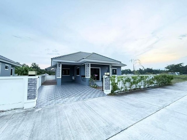 บ้านเดี่ยวชั้นเดียว เนื้อที่กว้างขวาง เฟอร์นิเจอร์ครบ สันทราย