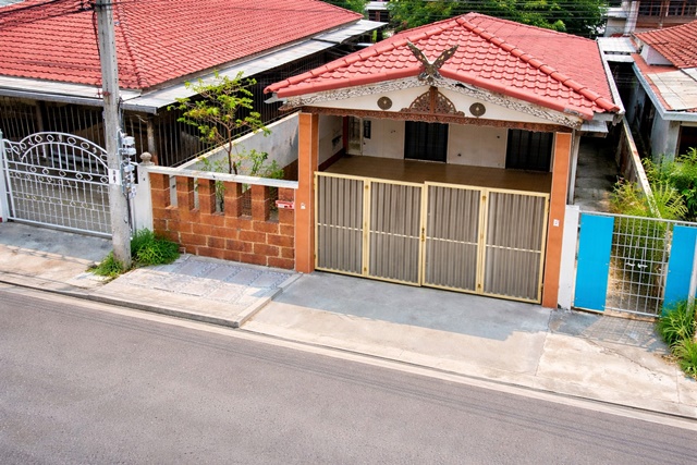 บ้านทรงไทย บรมราชชนนี64-70 ศาลาธรรมสพน์ สาย3 บ้านแฝด 2 ชั้น ฟังก์ชันครบ 2 นอน 2 น้ำ ใกล้รร.วัดใหม่ผดุงเขต 25 ตร.ว.ทำเลทวีวัฒนา