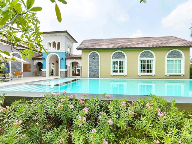 รังสิต-นครนายก 11-15 ให้เช่าทาวน์โฮมสุดหรู 2 ชั้น 3 นอน ฟิวเจอร์พาร์ค รังสิต 800 ม.  2 น้ำ 18 ตร.วา. 145 ตร.ม. พร้อมเฟอร์ฯ