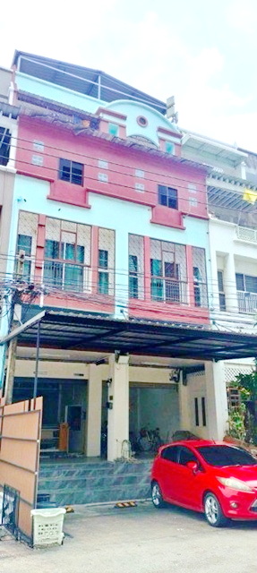 MRTคู้บอน 800ม. แม็คโคร รามอินทรา 200 ม. รพ.สินแพทย์รามอินทรา 300 ม. อาคารพาณิชย์ 4.5 ชั้น 2 คูหา