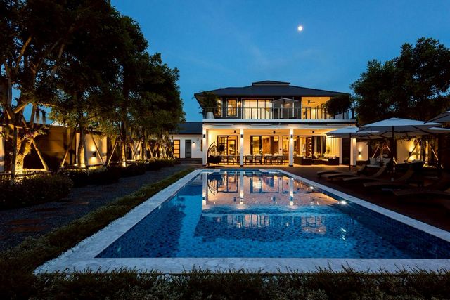Luxury Pool Villa ราคา 64901000 บาท 450.2 ตรว. #เวิร์ดคลับแลนด์ #หางดง บ้าน 2 ชั้น #ตกแต่งพร้อมเฟอร์นิเจอร์ทั้งหลัง เงียบสงบ ปลอดภัย
