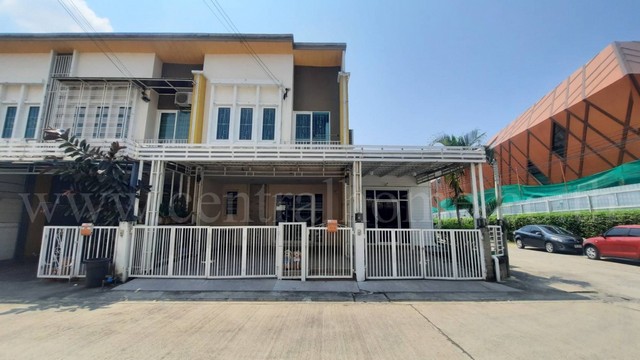 ลดราคา ทาวน์โฮม โกลเด้น อเวนิว แจ้งวัฒนะ - ติวานนท์ หลังมุม เฟอร์ครบ พร้อมอยู่