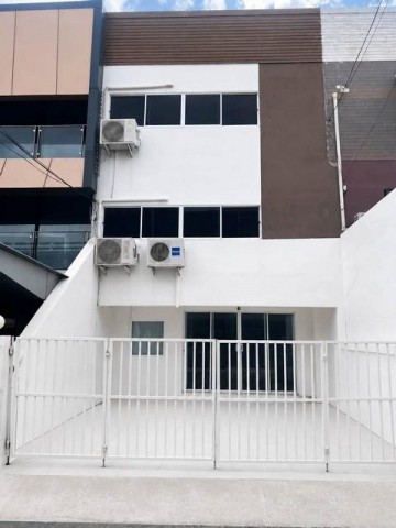 HR 10602 ให้เช่าทาวน์โฮม 3 ชั้น 4 ห้องนอน ย่านประชาชื่น–จตุจักร รีโนเวทใหม่ ใกล้สถานีกรุงเทพอภิวัฒน์ 1.2 กม
