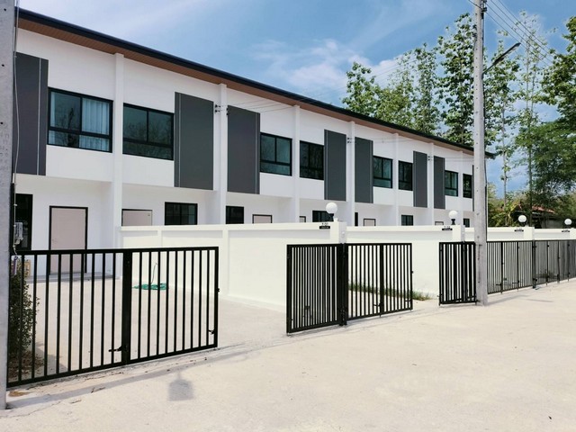 ขายทาวน์โฮม2นอน2น้ำ 21ตรว. 1190000บ. ฟรีโอน ของแถม ต.ยุหว่า อ.สันป่าตอง เชียงใหม่