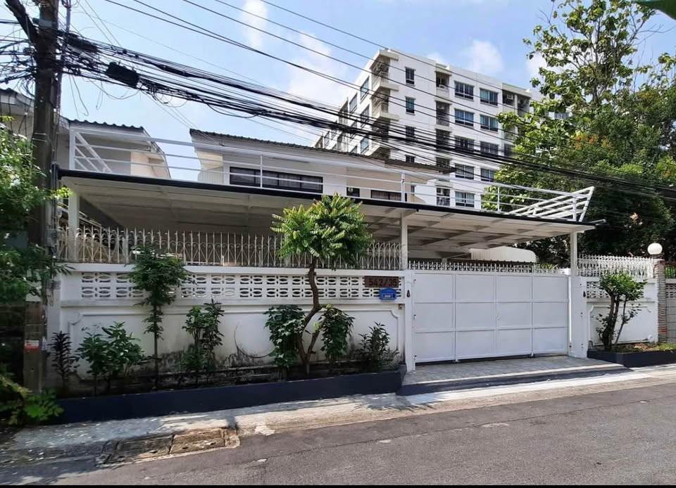 HR 9802 ให้เช่าบ้านเดี่ยว 2 ชั้น ประชาราษฎร์บำเพ็ญ 24 ห้วยขวาง