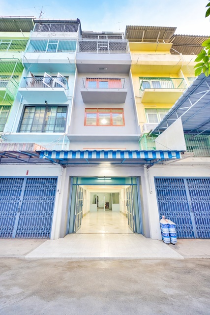 ใกล้ BTSโพธิ์นิมิตร 360ม.  Icon Siam 2.14กม. อาคารพาณิชย์ 4.5 ชั้น 4นอน 3น้ำ 18 ตร.วา.300 ตร.ม.