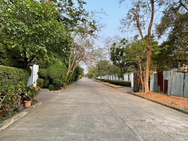 ขายที่ดินเปล่า 296 ตร.ว. ซอยหมู่บ้านเสรีวิลล่า ศรีนครินทร์ 55 ใกล้สวนหลวง ร.9