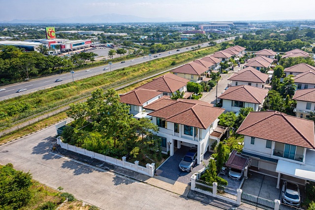 ถ.วงเเหวนรอบกลาง พรอมเมนาดา เชียงใหม่ 800 ม. 3-4นอน  บิ๊กซี เชียงใหม่ ดอนจั่น 800ม. ท่าศาลา  4 น้ำ บ้านเดี่ยว 2 ชั้น 55 ตร.ว. 220 ตร.ม.