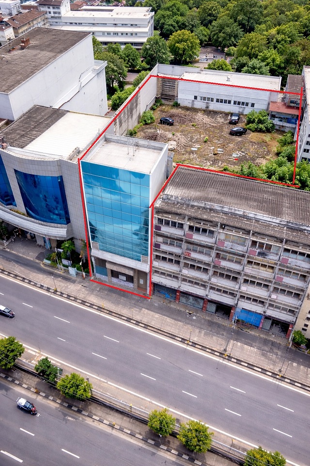 สะพานพระราม8 ราชดำเนิน ใกล้สหประชาชาติ พร้อมช่องลิฟท์ จอดรถ16คัน ให้เช่าอาคารพาณิชย์ 2 อาคารใหญ่ 165ตรว. 1290ตรม.