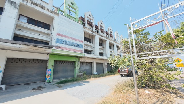 อาคารพาณิชย์3ชั้นครึ่งพร้อมโกดังขนาดใหญ่ ติดถนน อู่ทอง สุพรรณบุรี