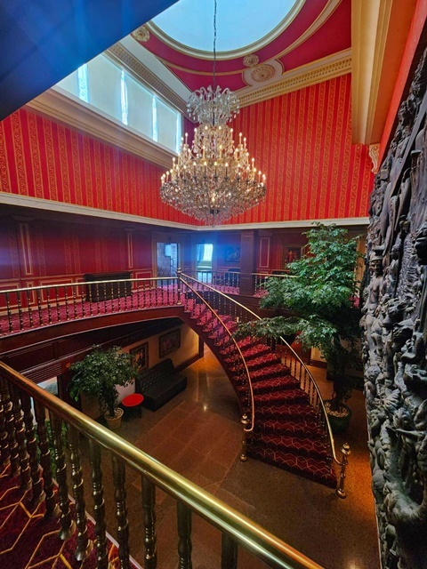 DONKI Mall ปล่อยเช่า KTV  อาคาร4ชั้น 2ตึก สุขุมวิท55 BTSทองหล่อ 300ม.ขนาดใหญ่ โชว์รูม ผับ บาร์  300ตรว. 2500ตรม. VIP Ballroom คอนเสริต