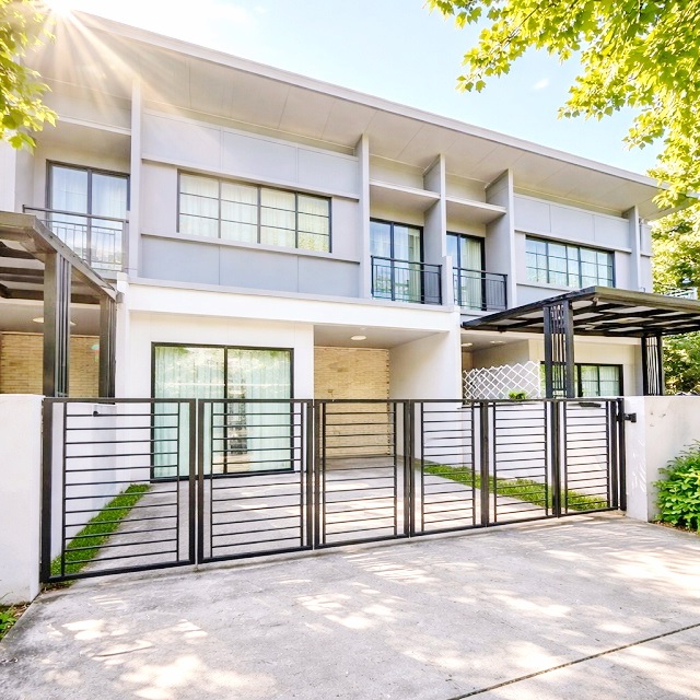 ทาวน์โฮม 2 ชั้นให้เช่า บิ๊กซี รังสิต 2.4 กม. ฟิวเจอร์พาร์ค รังสิต 4.2 กม. ม.รังสิต 3.8 กม. 3นอน พร้อมอยู่ กว้าง 22 ตร.วา. เฟอร์ฯ