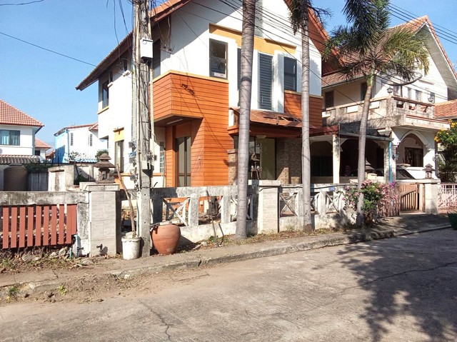 ขายบ้านรีโนเวทใหม่ พร้อมเข้าอยู่ เดอะวิลเลจ บางแสน .ชลบุรี บ้านแฝดสไตล์บ้านเดี่ยว สภาพใหม่มาก ทำใหม่ทั้งหลัง คุ้มค่า น่าซื้อ  36 ตารางวา