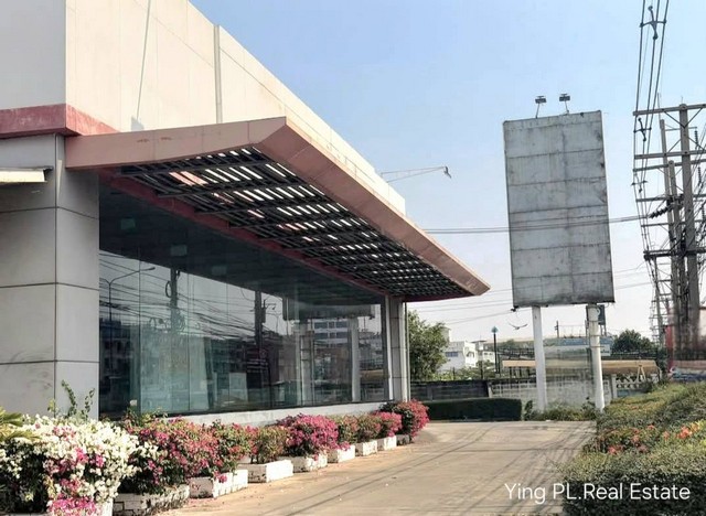 โชว์รูมให้เช่า พร้อมโดกดัง ติดถนนเพชรเกษม มีที่จอดรถได้เยอะ