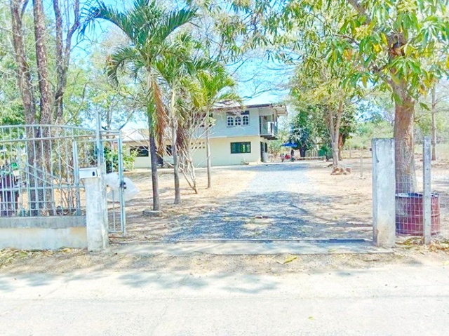 ปั๊มน้ำมัน ปตท. สีคิ้ว บ้านเดี่ยว 2 ชั้นหลังใหญ่ 3 นอน 2 น้ำ อ่างซับประดู่ คลองตะแบก 900 ม.ขนาด1.5ไร่  บรรยากาศร่มรื่น ถ.มิตรภาพ