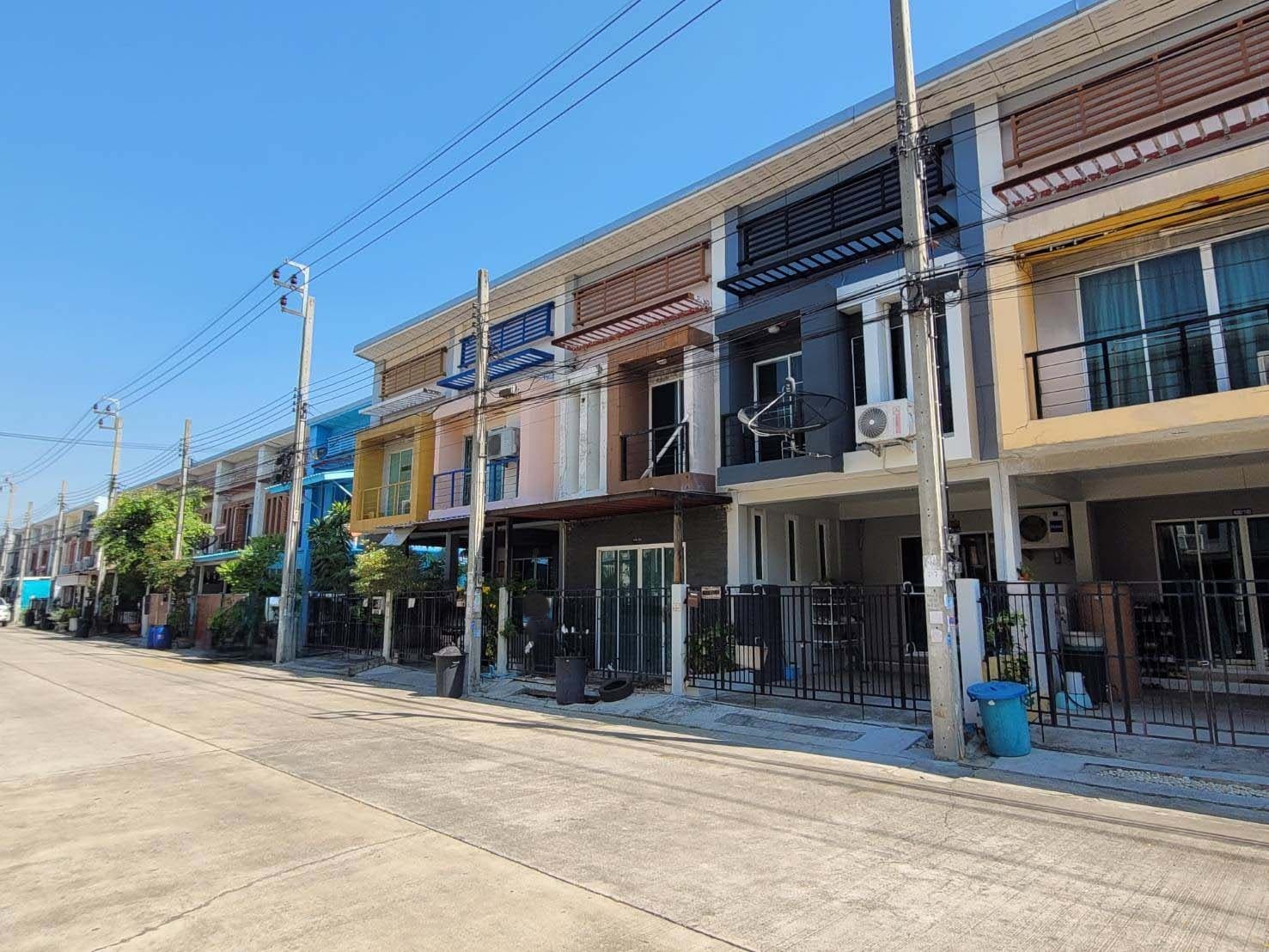 ขาย ทาวน์เฮ้าส์ อาร์เค พาร์ค รามอินทรา-คู้บอน . ใกล้  ซาฟารีเวิลด์ 2.00 กม