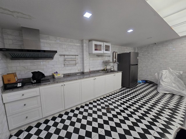 P1840 ให้เช่าทาวน์โฮม โฮมออฟฟิศ ดิสทริค เอกมัย-รามอินทรา DISTRICT EKKAMAI-RAMINTRA ซอยรามอินทรา 40