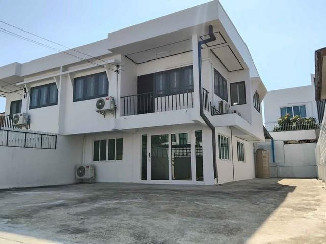 ให้เช่าบ้านเดี่ยว 2 ชั้น 50 ตร.ว. ถนนโชคชัย 4 ซอย 56 ใกล้เซ็นทรัลอีสวิวล์ (รีโนเวทใหม่)