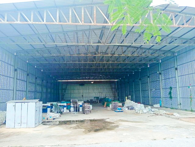 ให้เช่าโรงงาน พร้อมออฟฟิศบางละมุง-ชบุลรี. ขอใบรง.4ได้ ตลาดสดเขาไม้แก้ว 1.4 กม. พื้นที่สีเหลือง  1800 ตร.ม. รร.นานาชาติรักบี้ 3.5 กม.