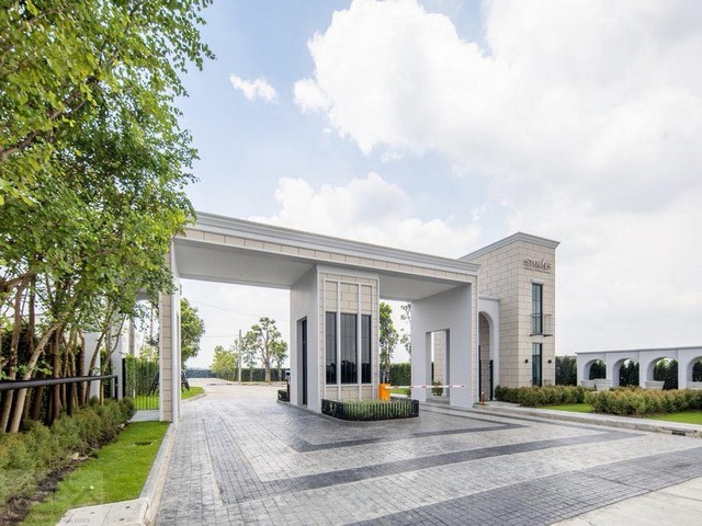 ให้เช่าทาวน์โฮมสวย 2 ชั้น หลังมุม STORIES บางนา-สุวรรณภูมิ สไตล์ Modern Classic กิ่งแก้ว 29 ติดกับ Midway Point ใกล้สนามบินสุวรรณภูมิ