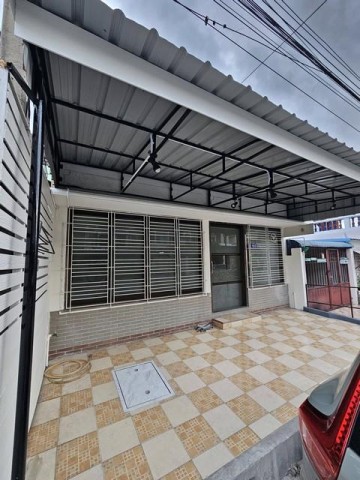 HR 10433 ให้เช่าทาวน์เฮาส์ 2 ชั้น Renovated ใหม่ 200 ตรม. ซอยพหลโยธิน 69-1 ใกล้ BTS สายหยุด เพียง 150 เมตร