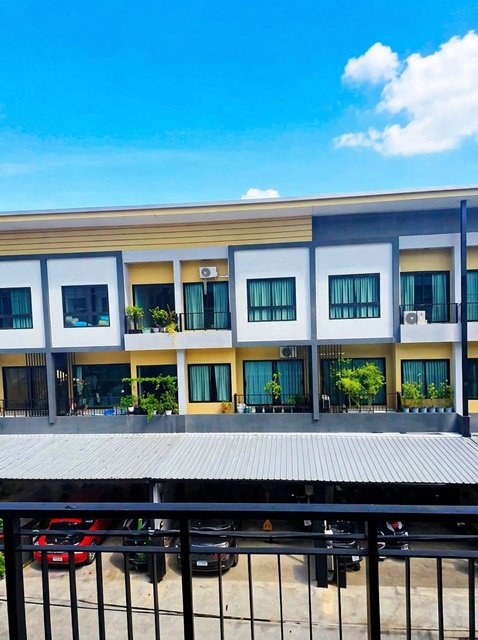 บ้านใหม่ 3 ชั้น   ทาวน์โฮม 4นอน 3น้ำ BTS สำโรง 1กม. ใกล้BTS แบริ่ง  20 ตร.ว. 240 ตร.ม.  ทำเลสุขุมวิท 113   อิมพีเรียลเวิร์ด สำโรง 1.5 กม