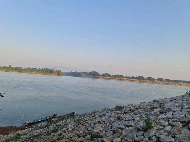 พรีเซ้นทรัพย์ทำเลทองใกล้สิ้นปี ที่ติดแม่น้ำโขง ต.กุดบง อ.โพนพิสัย จ.หนองคาย  หลังติดแม่น้ำโขง ไร่ละ 2ล้านบาท โทร 096-882-1857