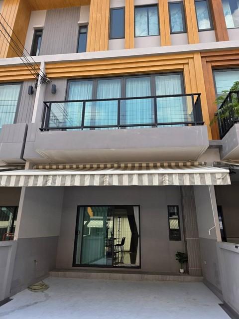 ให้เช่าทาวน์โฮม 3 ชั้น 20 ตร.ว. Eigen Pattanakarn ซอยพัฒนาการ 99 ใกล้สวนหลวง ร.9