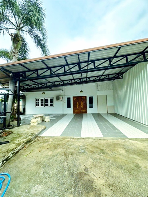 ม.นเรศวร 3 กม.เครื่องใช้ไฟฟ้าครบ เช่า บ้านเดี่ยว 2 หลัง 6นอน แม็คโคร พิษณุโลก 2.2 กม. หรูหรา 202ตร.วา. 602ตร.ม.  6น้ำ 3.95 ลบ.