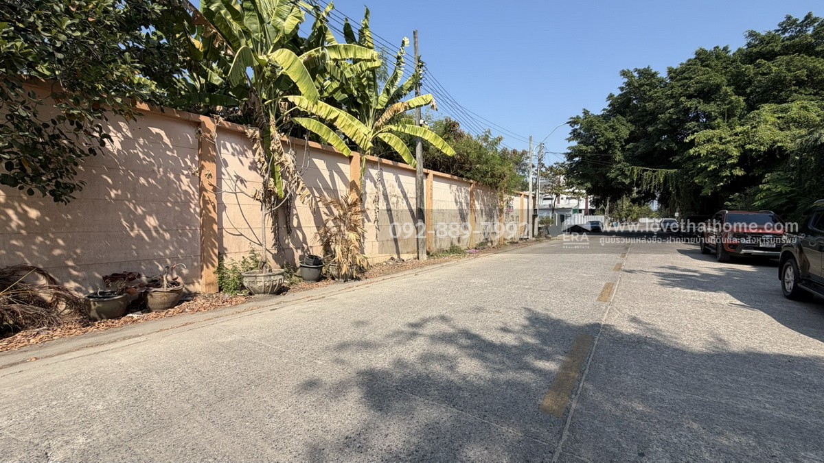 ขายที่ดิน ถนนหทัยราษฎร์ ซอยโรงเรียนโชคชัยหทัยราษฎร์ พื้นที่ 784 ตรว. ขาย 39500 บาท/ตรว. แปลงสวย ใกล้ตลาดหทัยมิตร