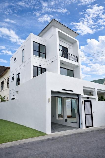 ให้เช่าบ้านเดี่ยวใหม่ 3 ชั้นหลังมุม 5 ห้องนอน สไตล์ Minimal Luxury ลาดพร้าว 94 ทาวน์อินทาวน์ ใกล้ทางด่วน ใกล้เลียบด่วน