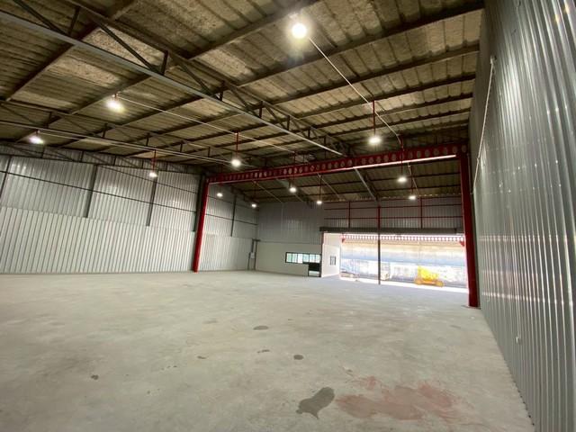 P2189 ให้เช่าโกดังยกสูง 540 ตรม ถนน ศรีนครินทร์ – หนามแดง พื้นรับน้ำหนักได้ 3 ตันตร.ม. ระบบไฟฟ้า 3 เฟส รถเทเลอร์เข้าได้