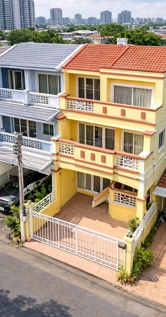 ถูกที่สุดใน3โลก อ่อนนุช 35-41  ศรีนครินทร์20-26 ARL หัวหมาก 900 ม.ทาวน์เฮ้าส์ให้เช่า 3นอน 4 น้ำ 3 ชั้น พร้อมเฟอร์ฯ เครื่องใช้ไฟฟ้าครบ