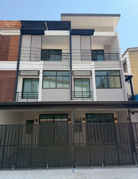 ขายทาวน์โฮม ซิกเนเจอร์ ถนนวัชรพล เขตบางเขน หลังตลาดถนอมมิตร