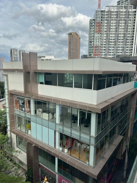 BH3752 ให้เช่าพื้นที่อาคารพาณิชย์ 200 ตร.ม. ติด BTS พระโขนง ทำเลทอง ใจกลางสุขุมวิท เหมาะสำหรับออฟฟิศ ร้านค้า หรือธุรกิจทุกประเภท