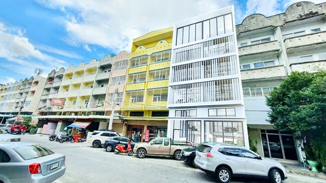 2คูหา อาคารโชว์รูม ให้เช่า 5.5ชั้น พร้อมทำธุรกิจ MRTไทรม้า 250ม. 2นอน 2น้ำ ใกล้รพ.พระนั่งเกล้า 1.4 กม.ขนาดใหญ่ 44 ตร.วา. 884 ตร.ม.