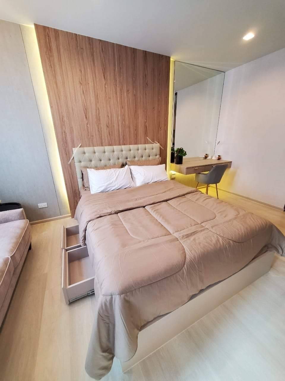 Life One Wireless Clean Safe 29th Floor BTS PloenChit