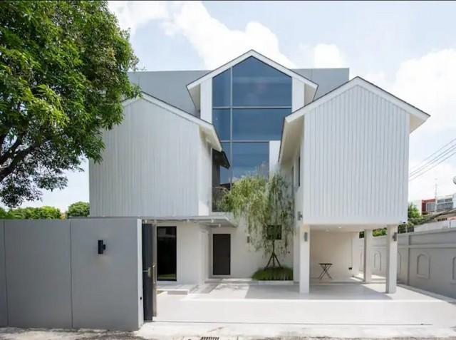 ให้เช่า-ขายบ้านเดี่ยว3ชั้น 60 ตร.ว. สุขุมวิท 71 ซอยปรีดีพนมยงค์ 14 Modern Style หลังมุม