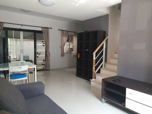 townhome - พื้นที่เท่ากับ 18 SQ.WA 0 Ngan 0 Rai 3 BEDROOM 2 BR ใกล้กับ - ศูนย์ราชการแจ้งวัฒนะ - รร. หอวัง นนทบุรี - โรบินสัน ศรีสมาน -ทางด่วน และสนามฟุตบอลเมืองทองยูไนเตด บรรยากาศดี นนทบุรี