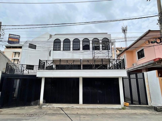 ขายบ้านเดี่ยว3.5ชั้น56ตร.ว อุดมสุข52ใกล้BTSอุดมสุขMRTศรีอุดมมีดาดฟ้ารีโนเวทใหม่