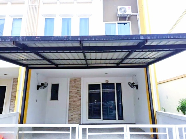 วัดพันท้ายนรสิงห์ 1.5กม. ให้เช่าทาวน์โฮม 2 ชั้นหลังมุม 24ตร.วา. 184ตร.ม.ซีเจ วิเศษสุขนคร 800 ม.