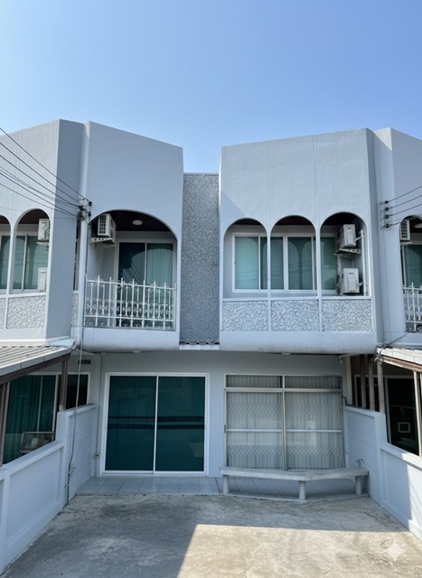 พัฒนาการ 21-25 BTSเอกมัย 2.5กม. ทองหล่อ ใหญ่มาก ทาวน์เฮาส์ 2 ชั้น 4นอน 2 น้ำ ทางด่วนพัฒนาการ 35ตร.ว. 180ตร.ม รร.นานาชาติเอกมัย 2.7 กม.