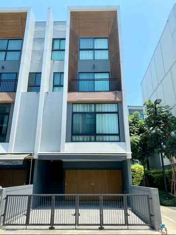 ขายทาวน์โฮม อาร์เด้น พัฒนาการ ซอยพัฒนาการ 20 ขนาด 22 ตร.ว พื้นที่ใช้สอย 185 ตร.ม. 3 ห้องนอน 4 ห้องน้ำ ใกล้ทองหล่อ เอกมัย ราคา 10900000 บาท