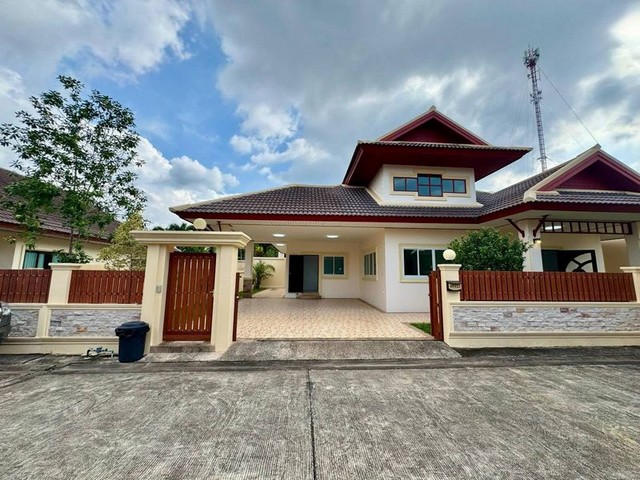 บ้านเดี่ยว พัทยา ใกล้มอเตอร์เวย์ 7 และทางหลวง 36 ทำเลดี เดินทางสะดวก TP-H2160
