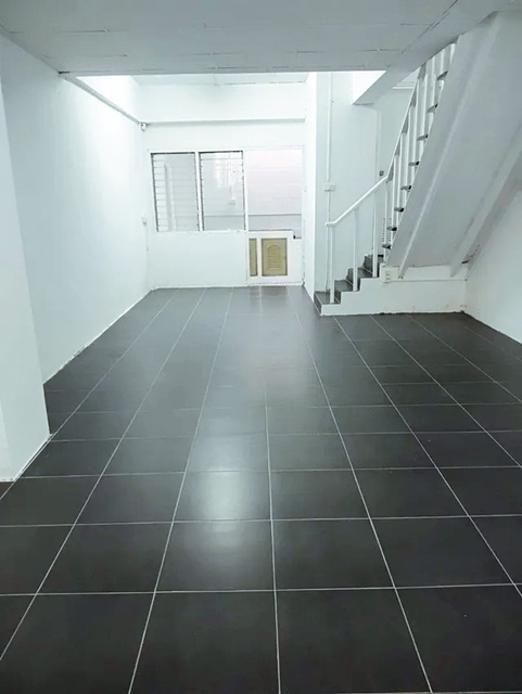 ให้เช่าทาวเฮ้าส์ 2 ชั้น 18 ตร.วา. 148 ตร.ม. ม.รังสิต 2.2 กม. หลักหก โลตัส วัดนาวงศ์ ดอนเมือง 600 ม.2 นอน 2 น้ำ ตลาดดวงแก้ว 2.6 กม.