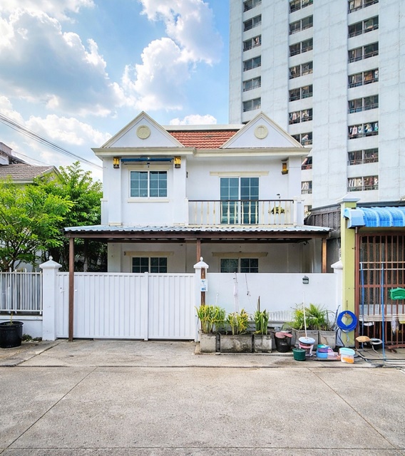 MRTเดอะมอลล์ บางกะปิ 400 ม. บ้านเดี่ยว 4 นอน 2 น้ำ 50 ตร.ว. 200 ตร.ม. MRT บางกะปิ 800 ม. บิ๊กซี ลาดพร้าว 900 ม. โลตัส บางกะปิ 900 ม.